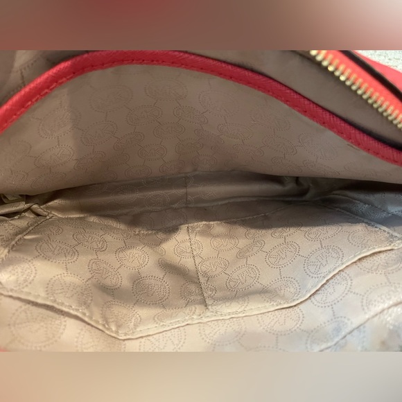 Michael Kors Jet Set Large Crossbody in Watermelon - Picture 5 of 9